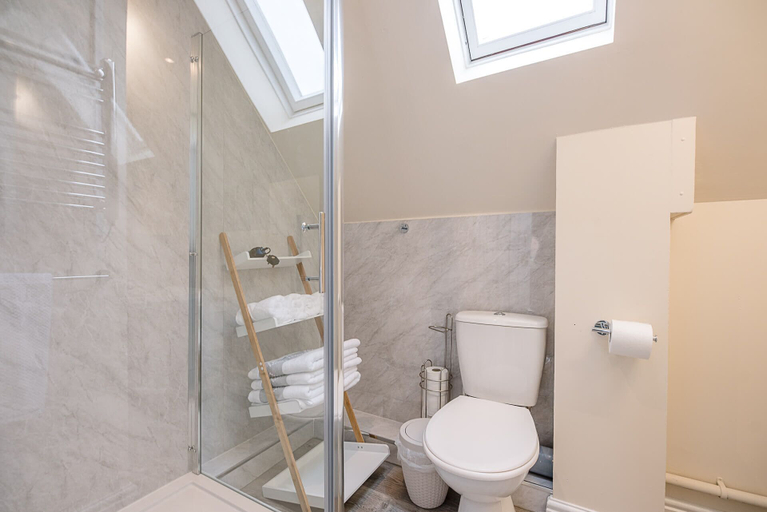 Bathroom, Liv's Place Bramfield Air Manage Suffolk, Suffolk