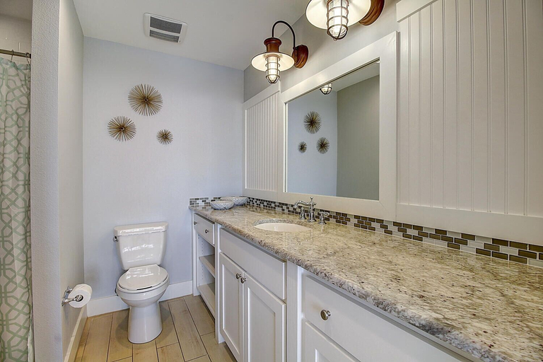 Bathroom 4, Sand Bar TC 3304, Nueces