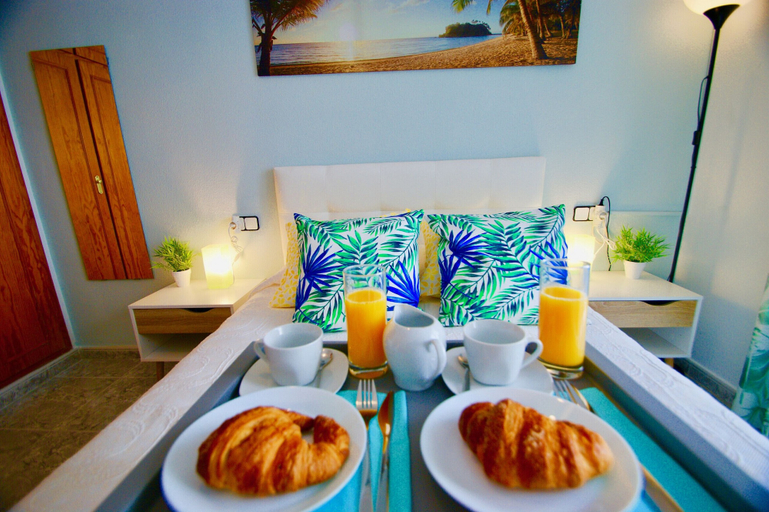 Food & Drinks 5, 008 Absolute Beach - NEW - Ac/wifi, Alicante
