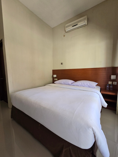 Hotel Ikhtiar Surya Room Type - STANDARD ROOM ONLY