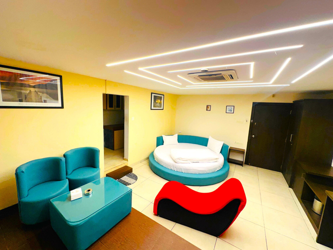 Others 5, Aundh Elite Stay, Pune