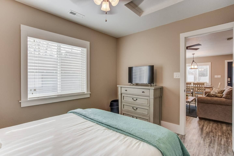 Bedroom 3, The Olympic Guest House 2 Bdrm Modern Perfection, El Paso