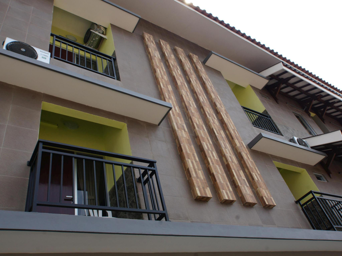 Exterior 3