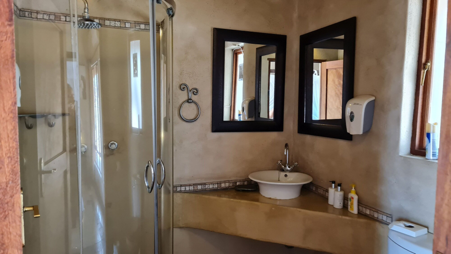 Bathroom 4, Thornhill Safari Lodge, Mopani