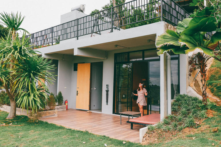 Exterior 14
