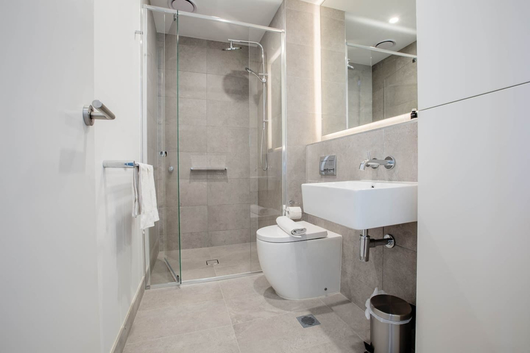Bathroom, Stunning Bright Apartment At Hawthron/Glenferrie Station, Melbourne