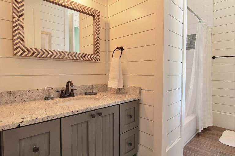 Bathroom 4, Island Time TC 4102, Nueces