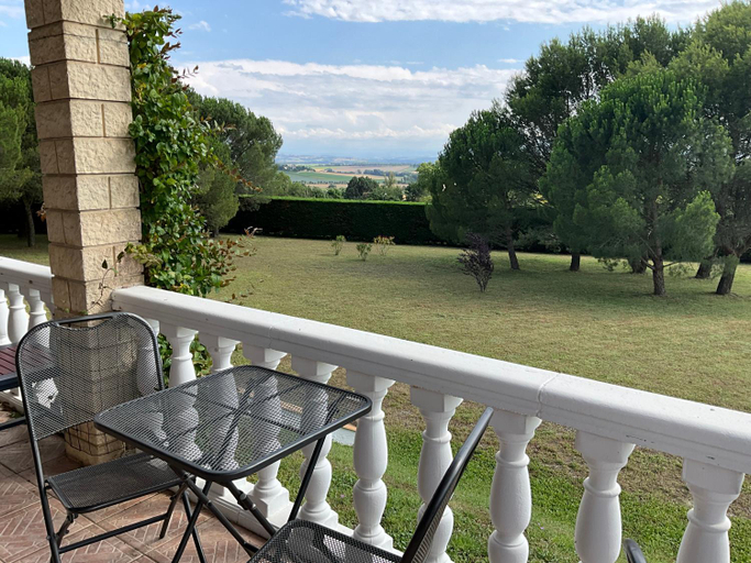 Others 2, Number9 - now with air conditioned rooms, Aude