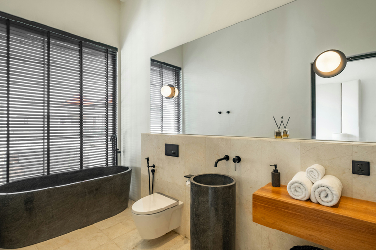 Bathroom 4, The Fernweh, Badung