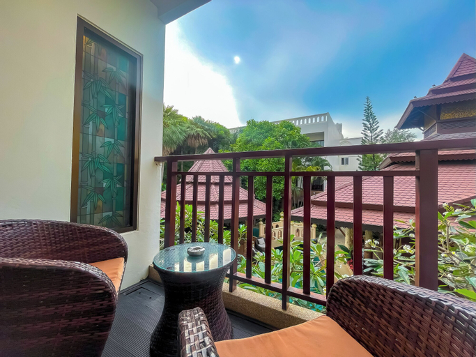 Exterior & Views 25