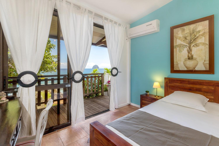 Bedroom 3, La Sirene du Diamant, villa de luxe sur la plage,18 personnes, Le Diamant