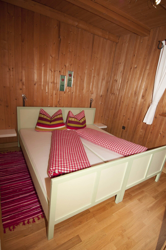 Bedroom 2, Chalet Sophie, Schwaz
