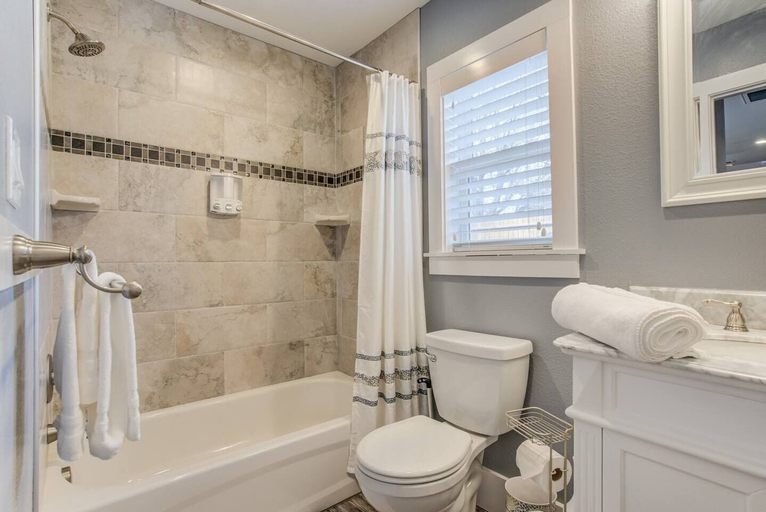 Bathroom, The Olympic Guest House 2 Bdrm Modern Perfection, El Paso