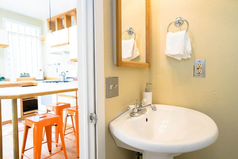 Bathroom 4, The Highlands House Walk Everywhere in Lohi, Denver