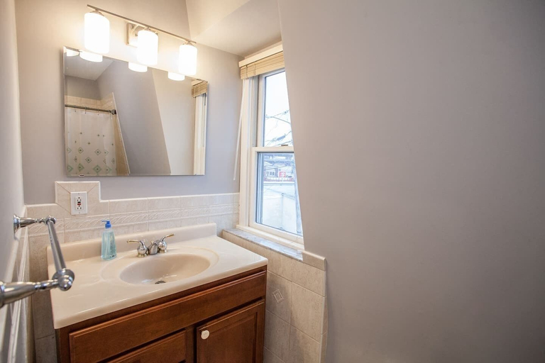 Bathroom 3, Sleep10 2 Full Bath 5bed Near Northend & Dowtown, Middlesex
