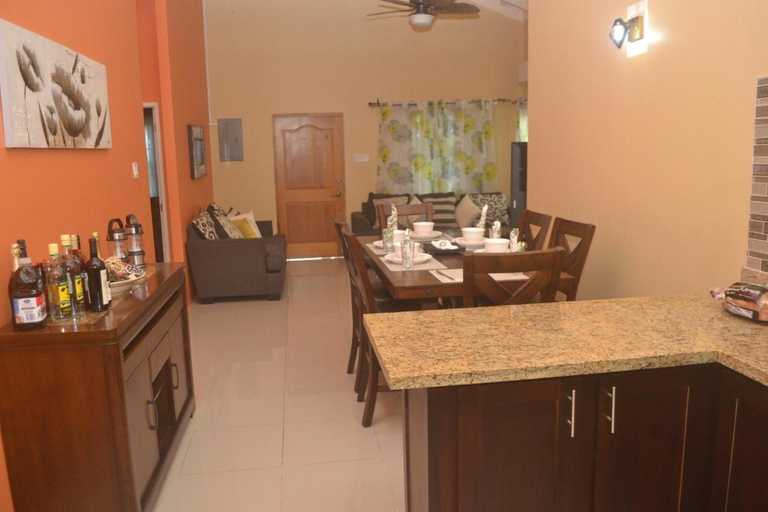 Food & Drinks, The Royal Escape Home