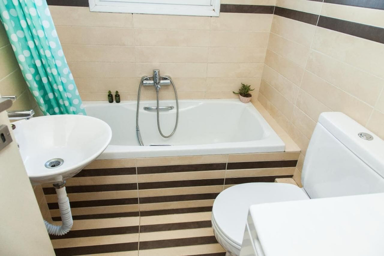 Bathroom 2, Bright apt w lovely view in Lycabettus, Attica