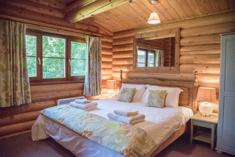 Bedroom 2, Willow Lodge With Hot Tub, Kingfishers, Suffolk