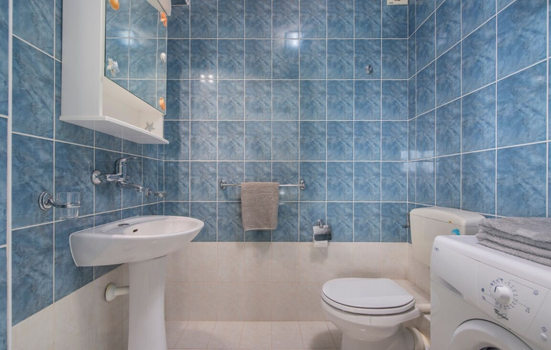 Bathroom 3, Spacious 3bdr Sea View Apartment Next to the Beach, Poreč