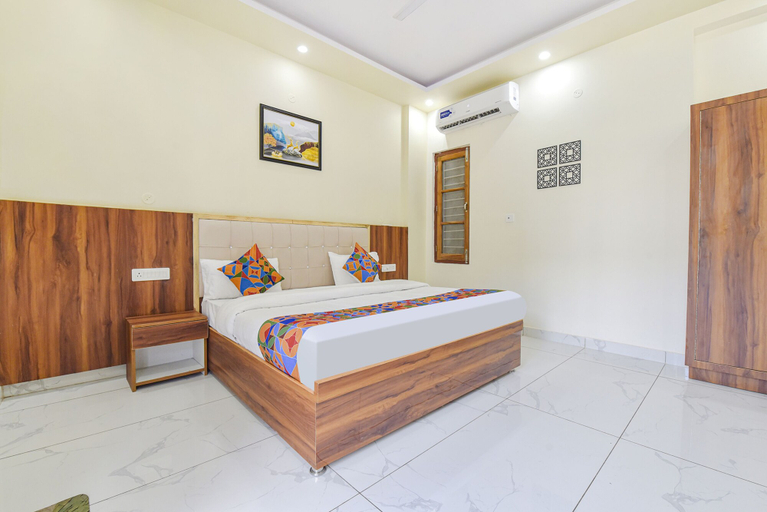 Bedroom 1, Fabhotel Hari Om Inn, Tehri Garhwal