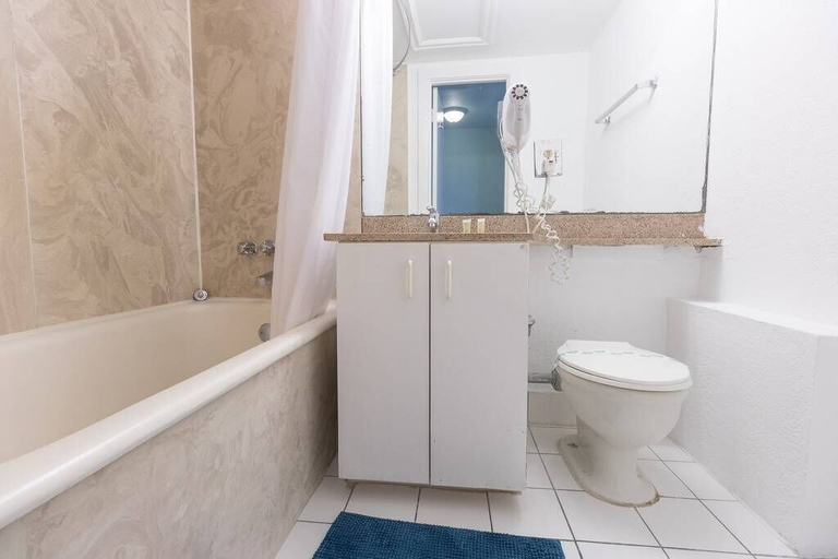 Bathroom, 621 Ocean View Hollywood, Broward