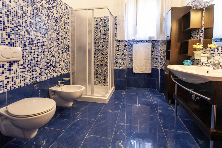 Bathroom 5, Villetta Stefania, Lecce