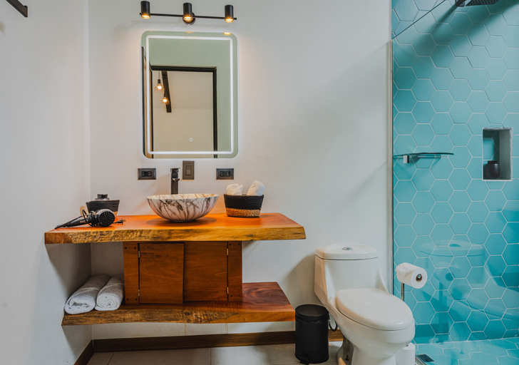 Bathroom 3, Floresta Monteverde, Puntarenas