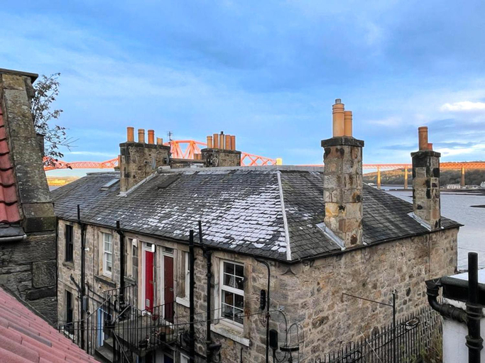 Others 5, Stunning Loft Apartment South Queensferry High St Bridge Views!, Edinburgh