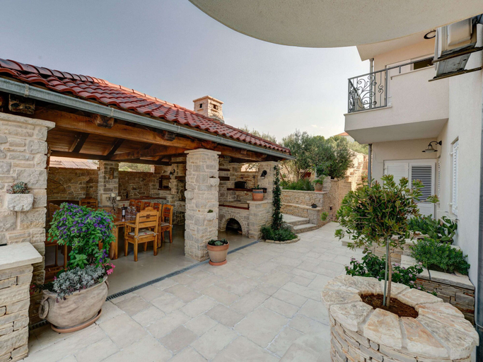 Others 5, Murter Island Flat With Pool & Spa, Murter
