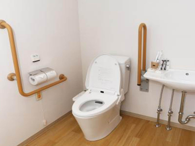 Bathroom 15