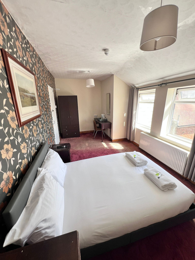 Bedroom 2, Swan Lake Hotel, Lincolnshire