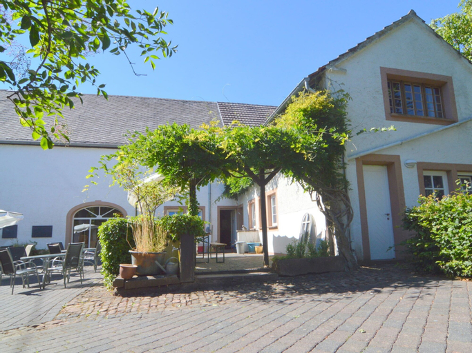 Cosy apartment with terrace in Meisburg, Vulkaneifel