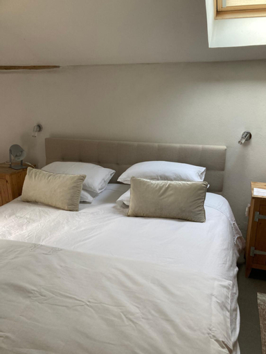 Bedroom 1, L'Angelus, Rhône