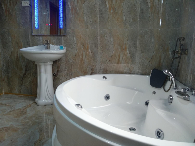 Bathroom 3, Hotel Edemi Castle, Kutaisi
