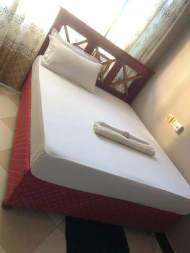 Bedroom 2, Cam Lodge, Tanga