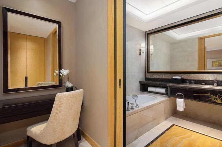 Bathroom 13