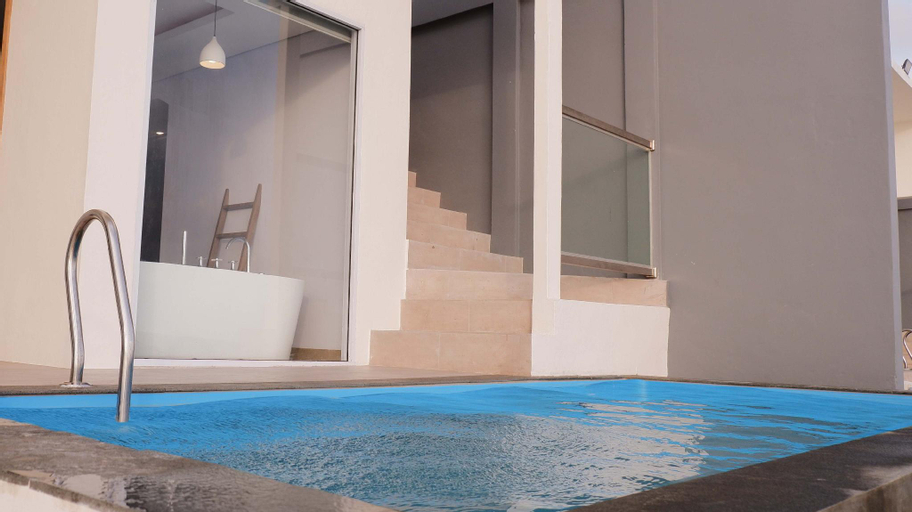 Swimming Pool 11
