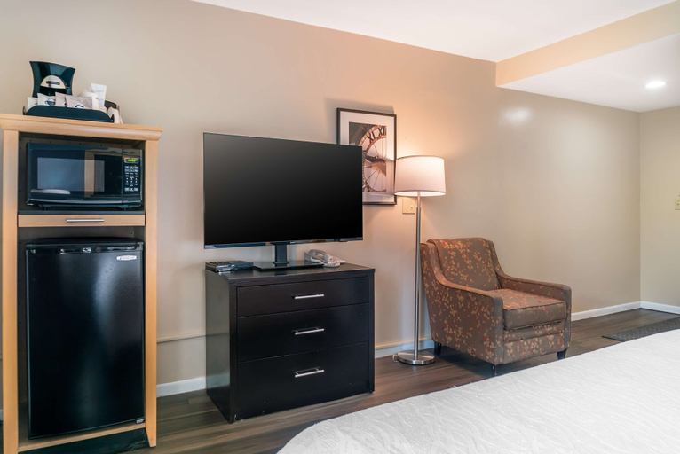 Bedroom 3, Best Western River Terrace, Cheboygan