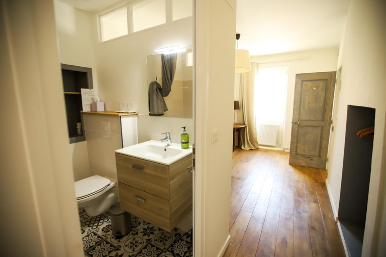 Bathroom 3, La Basse Cour, Yonne
