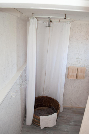 Bathroom 1, Brakvlei, Eden