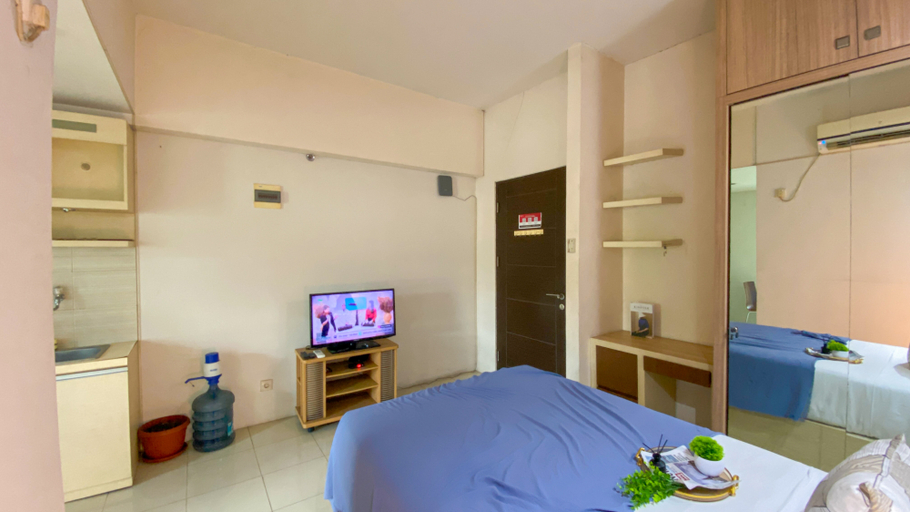 Bedroom 2, Minimalist and Comfy Studio at Habitat Apartment By Travelio, Tangerang