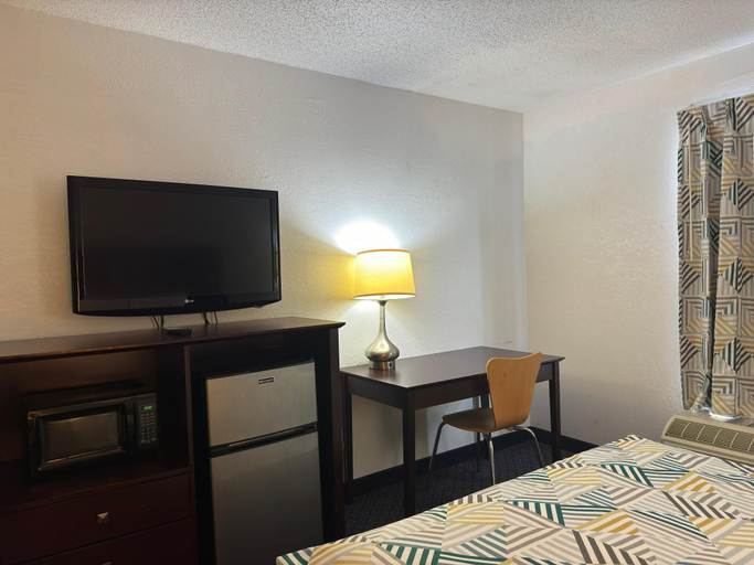 Bedroom 2, Motel 6 Fancy Gap, VA, Carroll