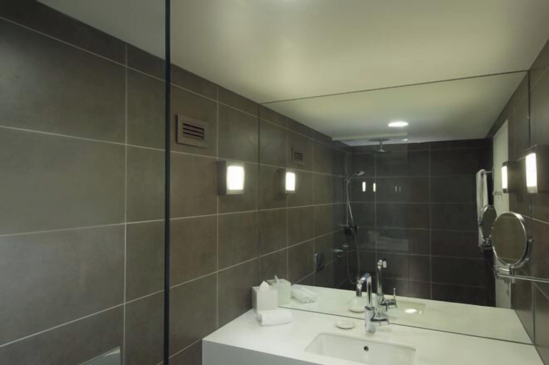 Bathroom 7