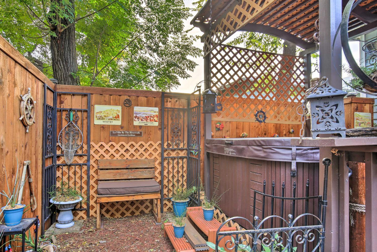 Others 3, San Antonio Rental w/ Courtyard: Walk to Riverwalk, Bexar