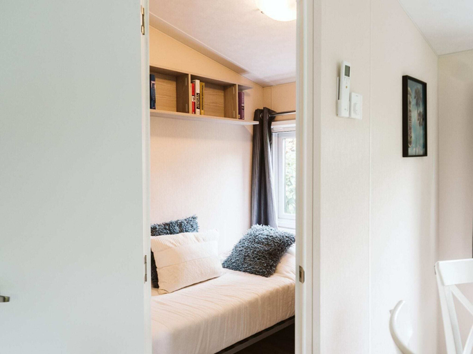 Room amenity 2, Luxury Chalet for Lovers of Peace, Nature, Goedereede