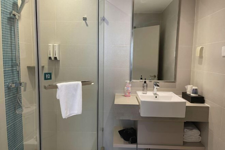 Bathroom 3, Homeinn Hotel (Beijing Sihui Baiziwan Subway Station), Beijing