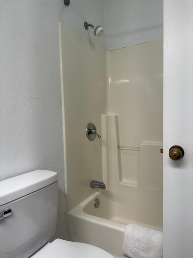Bathroom 3, Motel 6 Fancy Gap, VA, Carroll