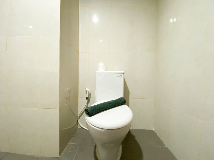 Bathroom 2, Minimalist Studio Room LRT City Jatibening Apartment, Bekasi