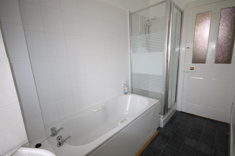 Bathroom 2, Covesea Lighthouse Cottages, Moray