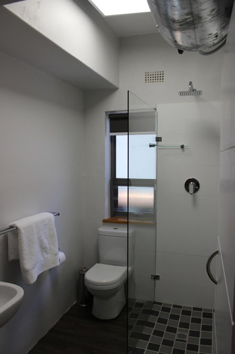 Shower 5, Zeederberg Corner, Cape Winelands